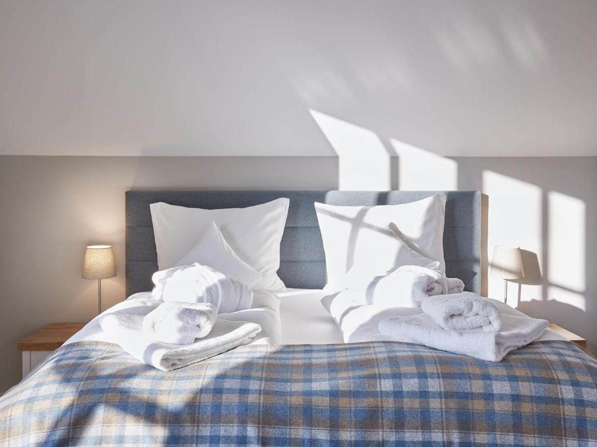 Reetland Am Meer - Premium Reetdachvilla Mit 3 Schlafzimmern, Sauna Und Kamin F07 Dranske Exterior foto